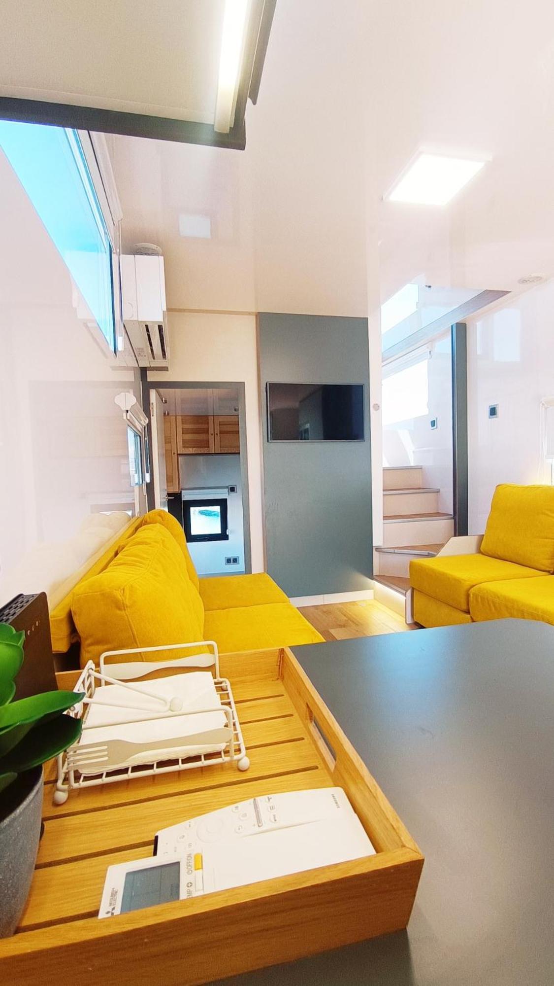 Отель Casa Flotante En El Puerto De Vigo - Different Charter Экстерьер фото
